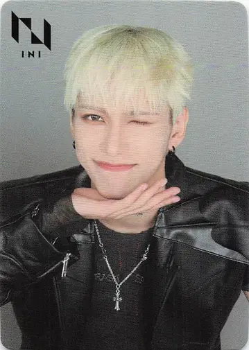 INI HMV 이케자키 리토 THE VIEW 매장