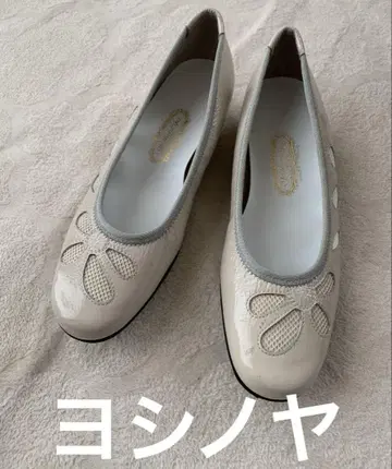 새상품 긴자 요시노야 아이보리 썸머 슈즈 22.5 하자품