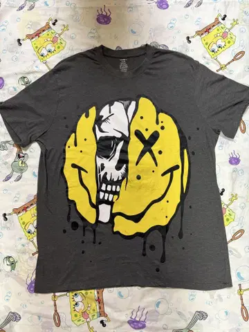 "SMILEY SKULL" 사이즈: 2XL 얼룩 있음
