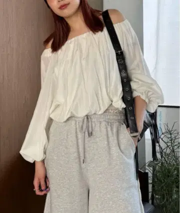 새상품 JEANASIS 벌룬 블라우스 화이트