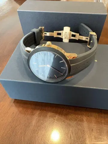 다니엘 웰링턴 아이코닉 모션 40mm