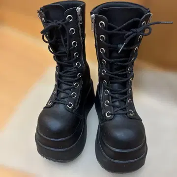 데모니아 부츠 레이스업