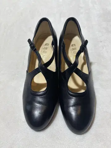 기쿠치 신발 블랙 가죽 스트랩 펌프스 24.0cm