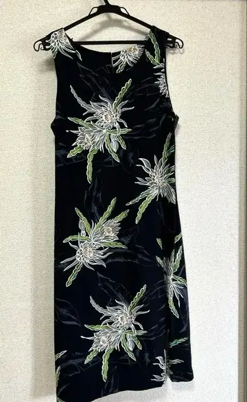 새상품 TWO PALMS 꽃무늬 블랙 원피스 훌라 무무 알로하 하와이