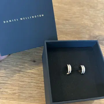 DANIEL WELLINGTON 귀걸이 로즈 골드