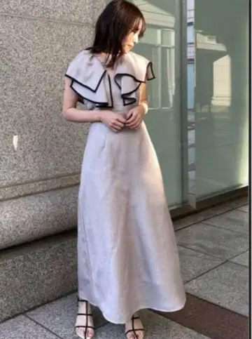새상품급 snidel 프릴 칼라 슬리브리스 원피스 0 사이즈