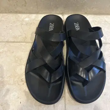 ZARA 블랙 플립플랍 43