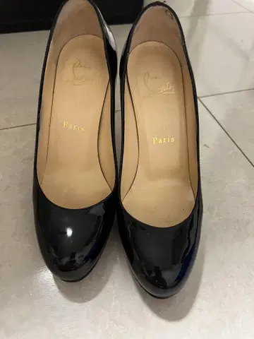 Christian Louboutin 블랙 하이힐 35