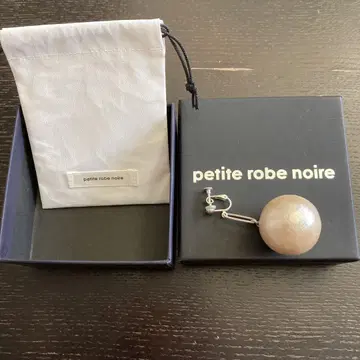 petiterobenoire 귀걸이 코튼 펄 쁘띠 로브 노아르