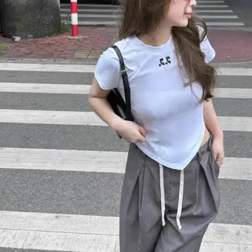 REST&RECREATION 티셔츠 흰색 화이트