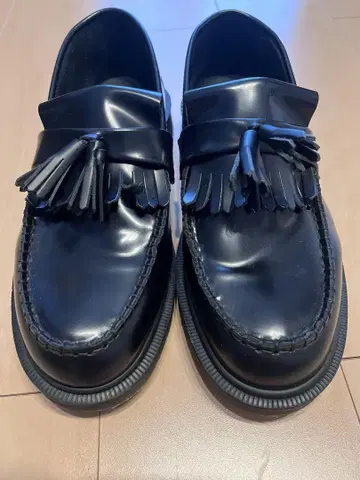 Dr.Martens 태슬 로퍼