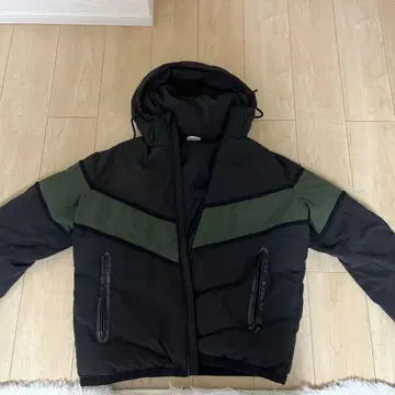 EA7 Emporio Armani 다운 자켓 블랙/그린