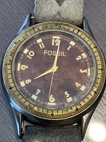 FOSSIL 브라운 다이얼 손목시계 배터리 소모