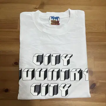 CITY COUNTRY CITY 긴팔 티셔츠 화이트