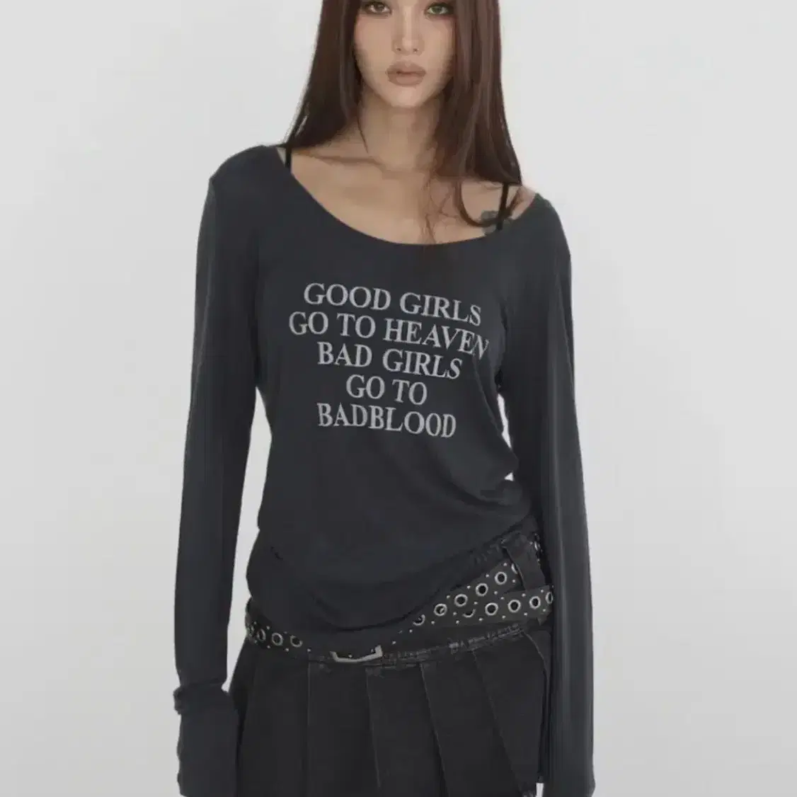 ★BADBLOOD ★CLASSIC LOGO OFF SHOULDER TOP Badblood Classic Logo Off-Shoulder Top - White #배드블러드