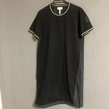 Moncler 블랙 이소재 반팔 원피스