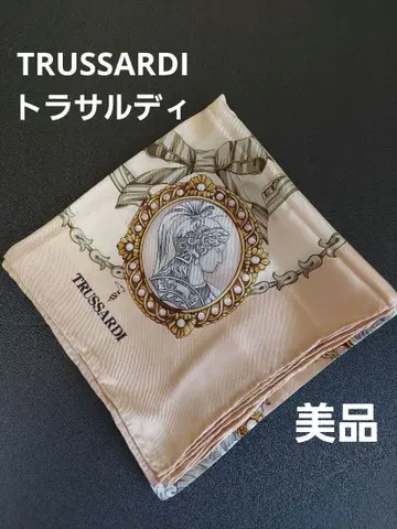 TRUSSARDI 실크 베이지 초상화 새상품급 일본제 고저스