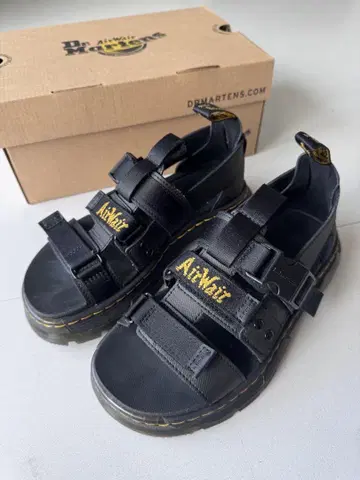 Dr. Martens PEARSON 멀티 스트랩 샌들