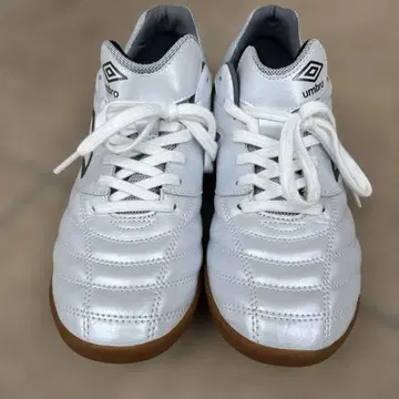 Umbro 풋살화 화이트 27cm