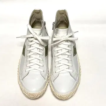 화이트 가죽 하이컷 스니커즈