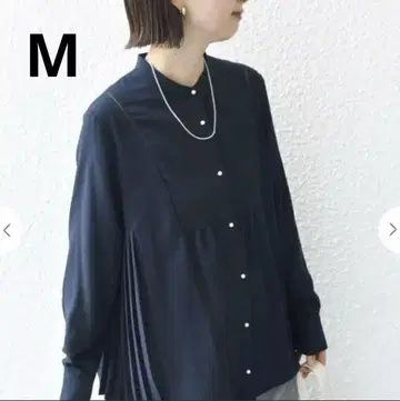 새상품급 쉽스 스트레치 조젯 플리츠 블라우스 펄 네이비 M