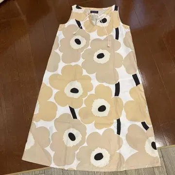marimekko 플라워 프린트 슬리브리스 원피스
