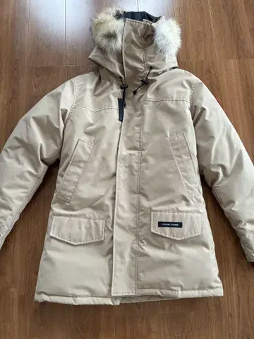 Canada Goose 베이지 다운 자켓