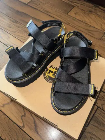 Dr. Martens Kimber 샌들 UK3
