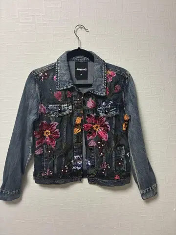 Desigual 꽃무늬 자수 데님 재킷 36