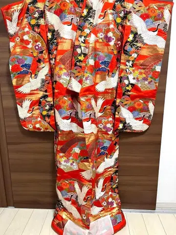 빨간 학과 꽃무늬 기모노 이로 우치카케 결혼식 일본 의류 촬영