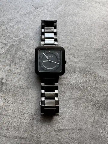 NIXON 아날로그 시계