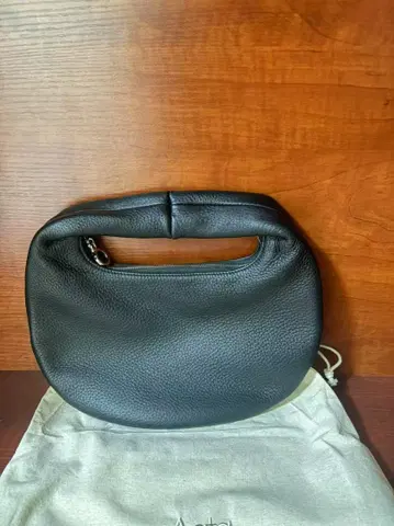 AETA 블랙 가죽 핸드백 라운드 원 숄더 M