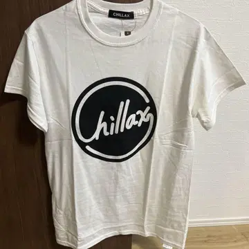 CHILLAX 화이트 티셔츠 S 사이즈