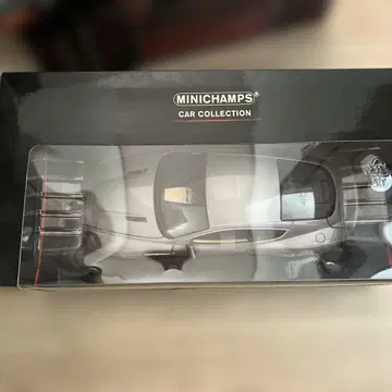 MINICHAMPS 1/18 스케일 모델 자동차