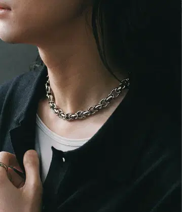 '완판템' ANCHOR TWIST SHORT NECKLACE