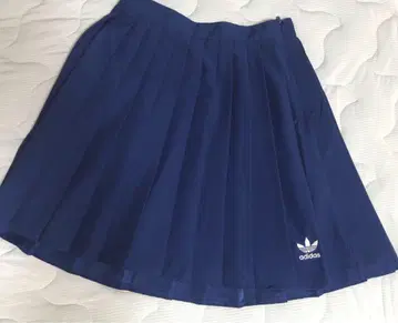 아디다스 플리츠 스커트