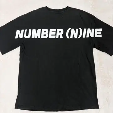 NUMBER (N) INE 넘버나인 티셔츠 백 로고 프린트