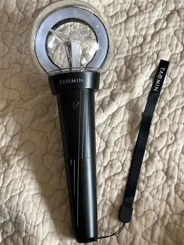 TAEMIN의 공식 응원봉, 스트랩 포함