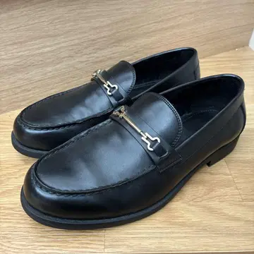 ZARA 블랙 로퍼 금장 장식