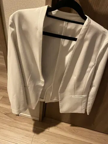 화이트 정장 자켓 노카라