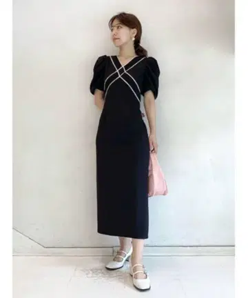 릴리 브라운 크로스 디자인 원피스