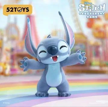52TOYS 스티치 피규어 Learn to Hug