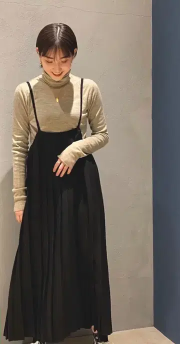 린넨 같은 플리츠 스커트 캘런솔로지 블랙 롱 스커트