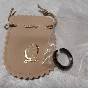 Q-pot. 태블릿 초콜릿 이어 커프 브라운