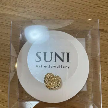 HRT PIN BROOCH 하트 모양 핀 배지