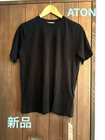 [새상품, 택 포함] ATON 블랙 반팔 티셔츠