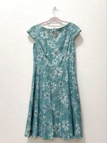 한 번 착용한 새상품급 TOCCA 원피스 총길이 95cm