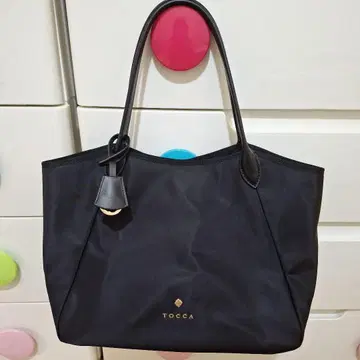 TOCCA 블랙 토트백 골드 로고