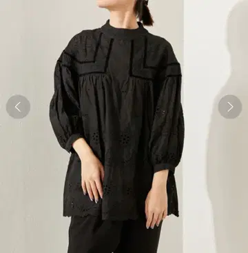 이아파피요네 스미스타일 레이스 절개 블라우스 튜닉 개더