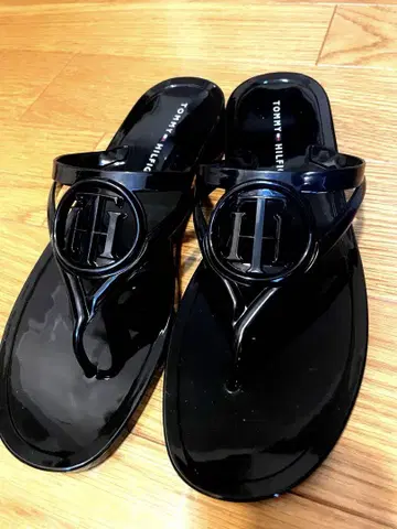 타미힐피거 블랙 샌들 새상품